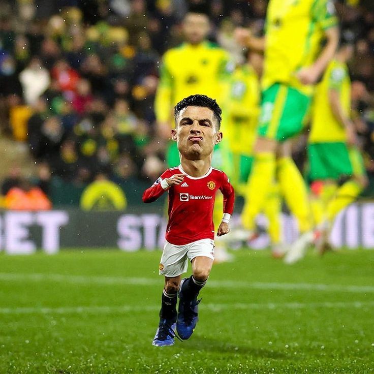 Những kẻ chê bai Ronaldo chẳng biết gì về đàn bà cả 
