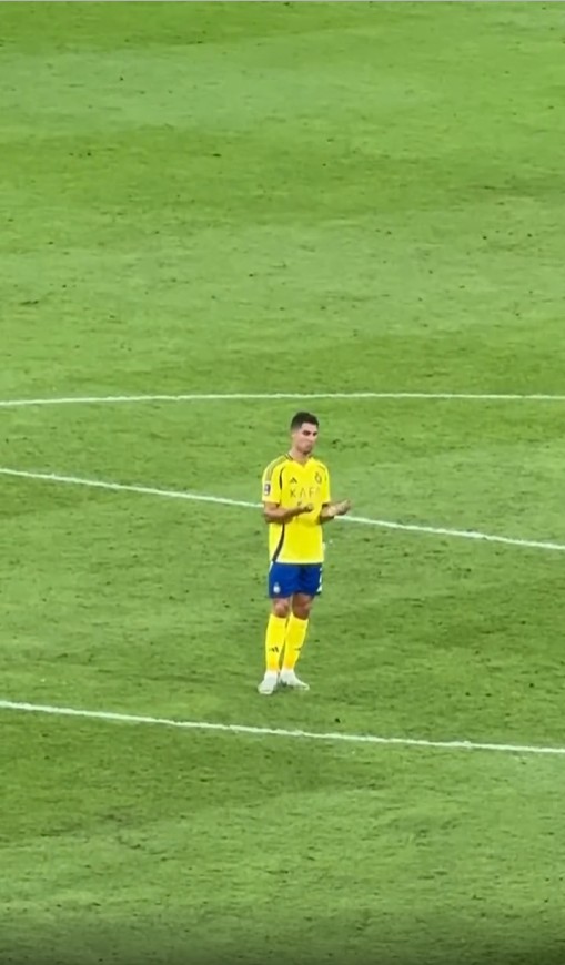 CR7 ơi, lần sau tranh cãi thì bật livestream luôn cho fan coi với nha