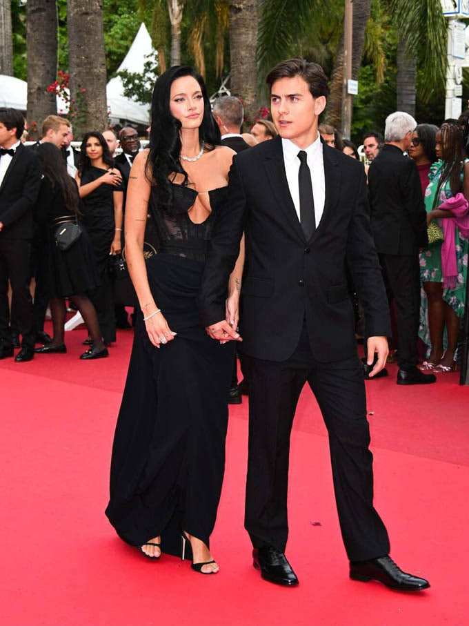 Vợ xinh của Dybala quyến rũ và huyền bí khi tham dự Liên hoan phim Cannes lần thứ 78
