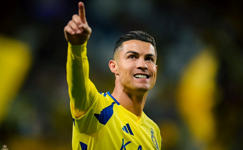 Fan sốc nặng: Al Nassr đề nghị Ronaldo giảm hơn nửa lương để gia hạn – Đùa nhau à?